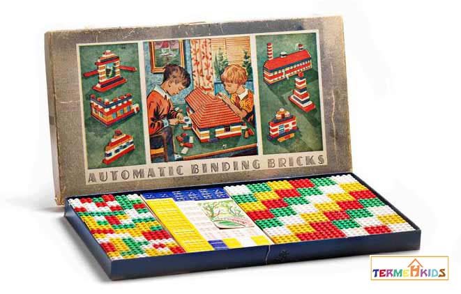 Lego first plastick brick 1 - تاریخچه شرکت اسباب بازی لگو