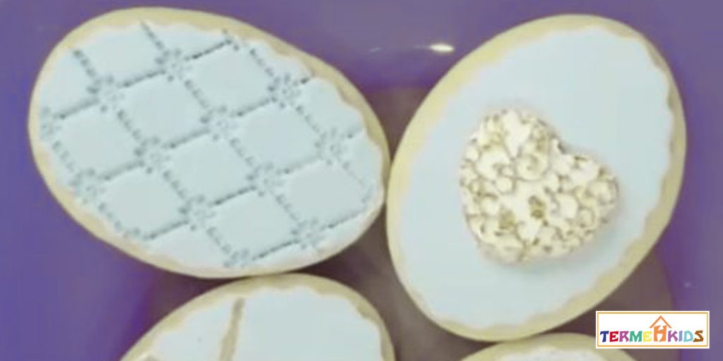 fondant2 1024x512 - کوکی با تزیین فوندانت