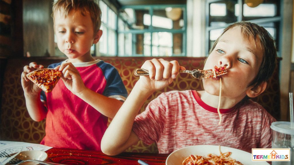 تاثیر والدین در غذا خوردن کودکان 3 Child nutrition 1024x576 - تاثیر والدین در غذا خوردن کودکان
