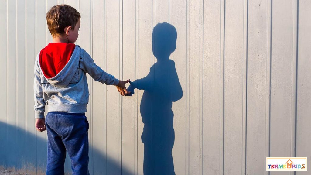 با دوست خیالی کودکان چه رفتاری باید داشت؟ 4 Childs imaginary friend 1024x576 - با دوست خیالی کودکان چه رفتاری باید داشت؟
